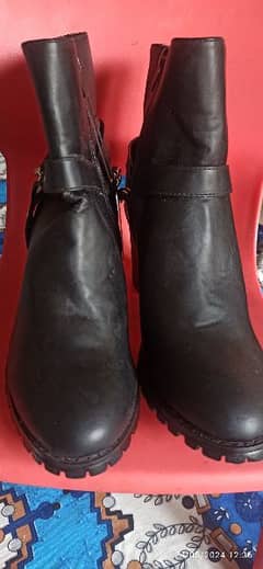 Long heels boots
