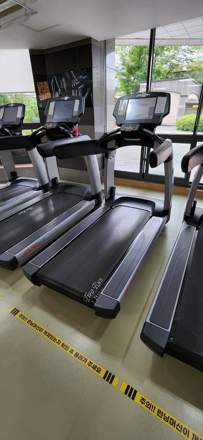 Lifefitness|Commercial Treadmill|Running Exercise Machine|Cycle\ 7