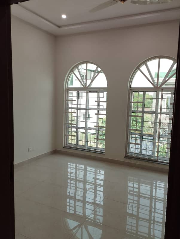 10 Marla Full House Available For Rent In Formanites Housing Scheme. 18
