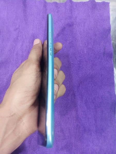Infinix hot 10 play 10/9 condition 6