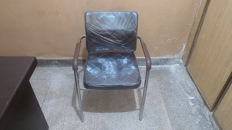 Office Chair in almost new condition in G-10 Markaz 0