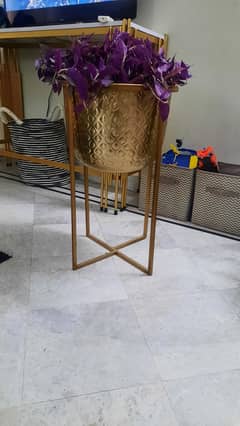 Gold plant pot with stand
