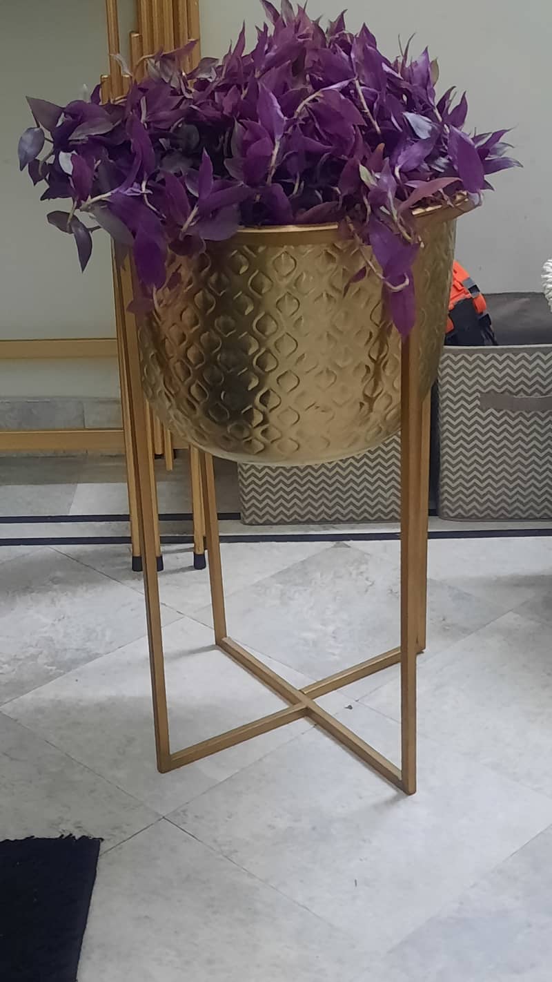 Gold plant pot with stand 2