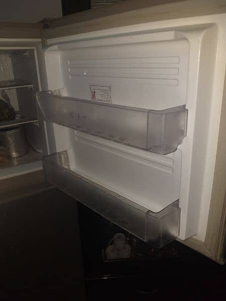 pel company ka good condition refrigerator  all genuin two doors 5