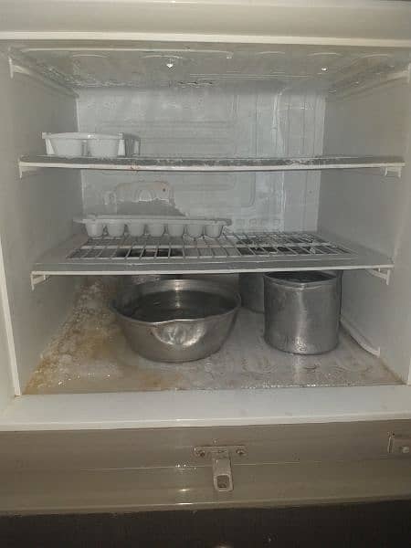 pel company ka good condition refrigerator  all genuin two doors 6
