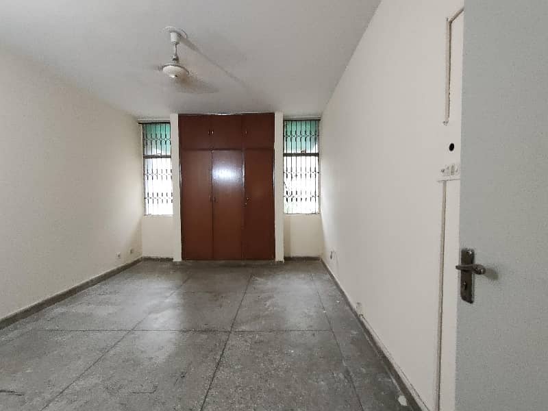 10-Marla 03-Bed Flat Available For Rent in Askari 1 Lahore. 2