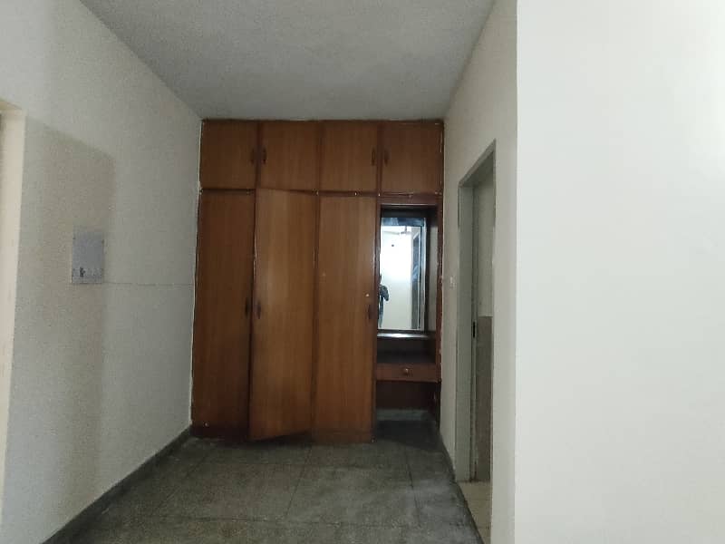 10-Marla 03-Bed Flat Available For Rent in Askari 1 Lahore. 6