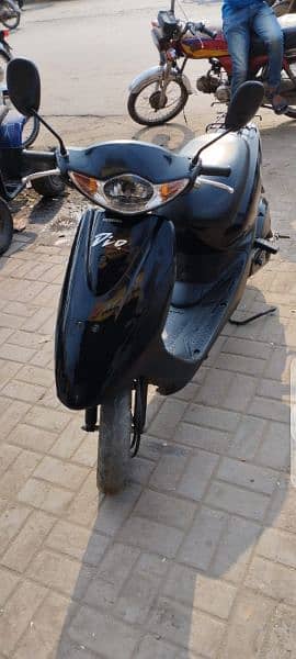 Honda Dio four stroke scooty 3