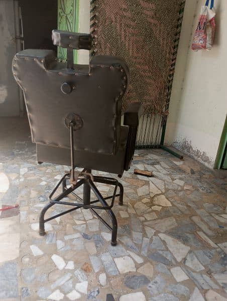 saloon chair good condition 1