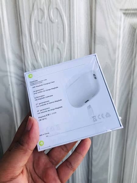Airpod Pro 2 white color with cable and cover 1