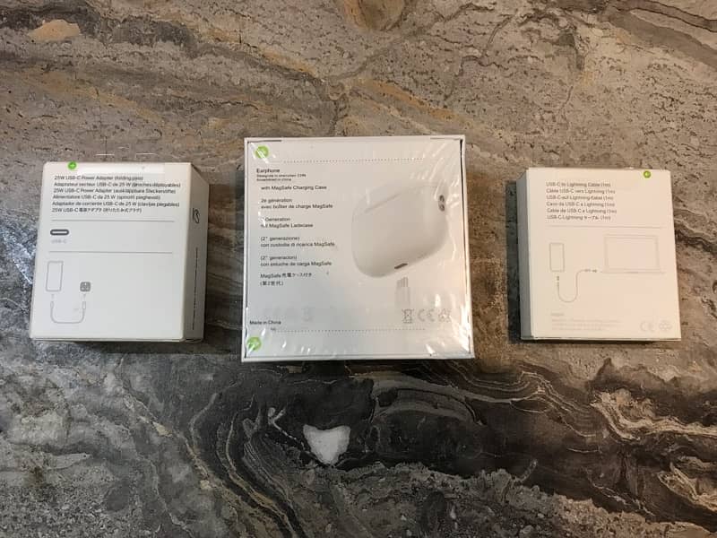 Airpod Pro 2 white color with cable and cover 3