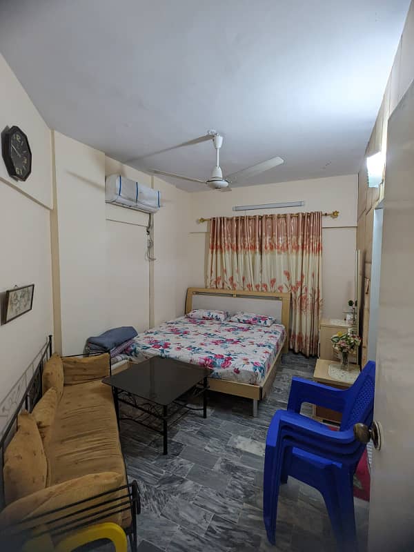 Flat For Buy in Gulistan e Jauhar Block 15 Uni Classic Next to Darul Sehat Hospital. . 3
