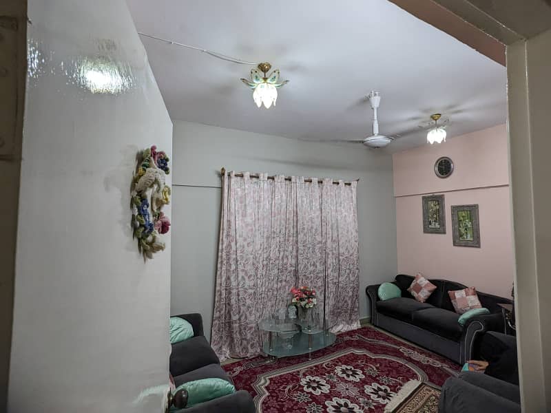 Flat For Buy in Gulistan e Jauhar Block 15 Uni Classic Next to Darul Sehat Hospital. . 11