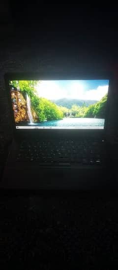 Dell laptop LE 5470 8 gb 256 gb ips touch display light keyboard 10/10
