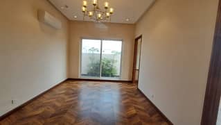 BEAUTIFUL UPPER PORTION FOR RENT AVAILABLE WITH GAS