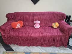 5 seater sofa set with beautiful red covers