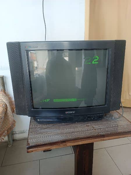 Sony Tv for sale old is gold 21 inch Tv hai good condation 1
