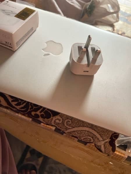 Apple 20w power Adapter 4