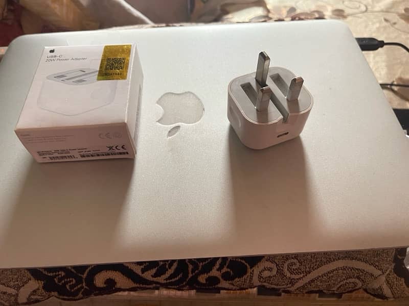 Apple 20w power Adapter 6