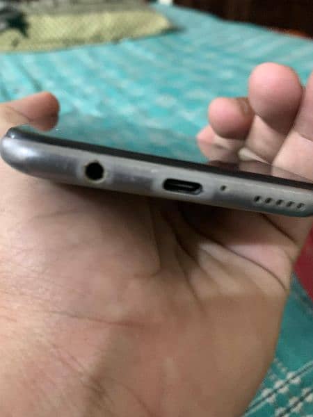 huawei nova 7i 10/10 condition hai with box with  new 40 w charger 8