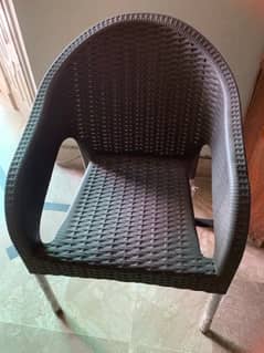4  chairs contact on this num 03017360660