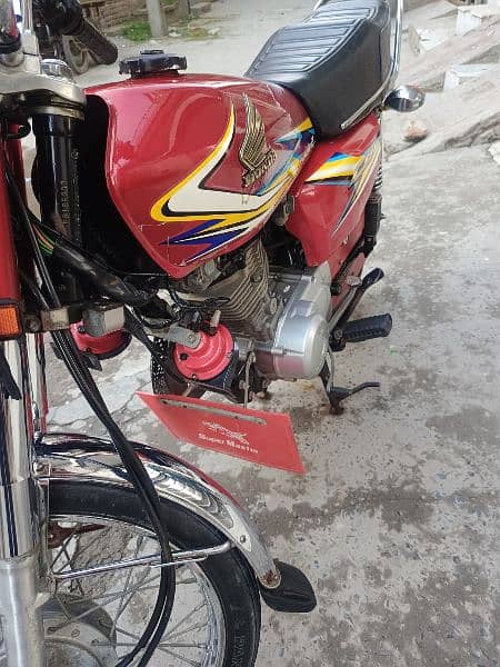 Honda 125 2019/2020 model brand new condition Only WhatsApp contact 2