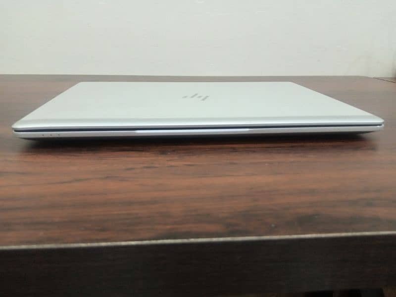 Hp EliteBook 830 G5- core I-5 8th Gen ,8gen Ram ,256 gb SSD 3