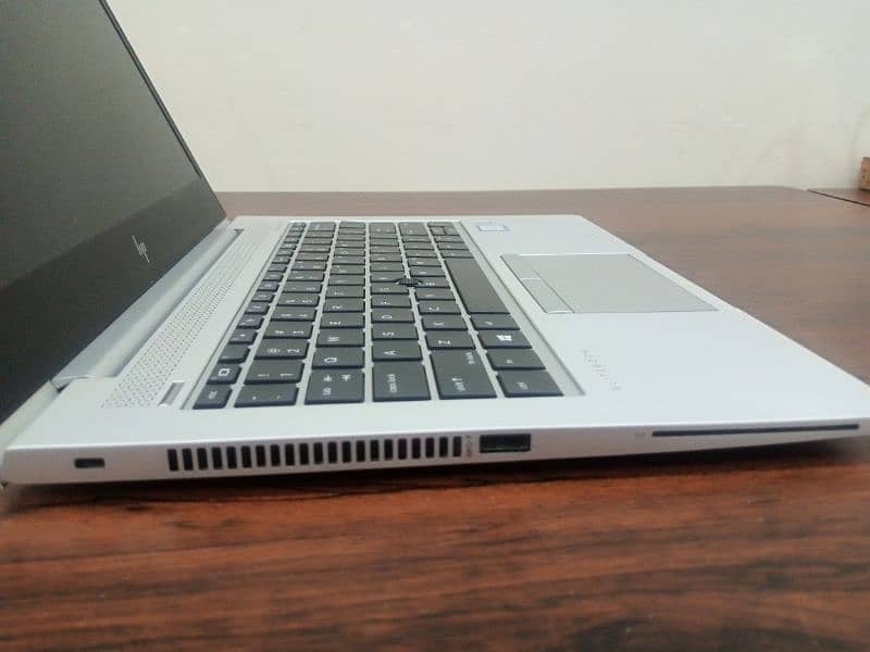 Hp EliteBook 830 G5- core I-5 8th Gen ,8gen Ram ,256 gb SSD 6