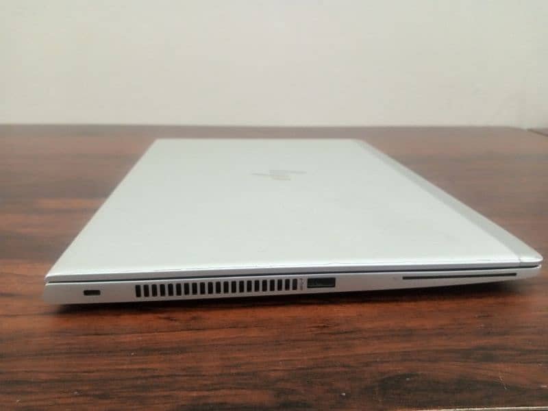 Hp EliteBook 830 G5- core I-5 8th Gen ,8gen Ram ,256 gb SSD 8