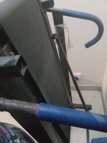 used treadmill for sale black colour 1