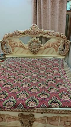 Queen Size Royal Design Golden Bed