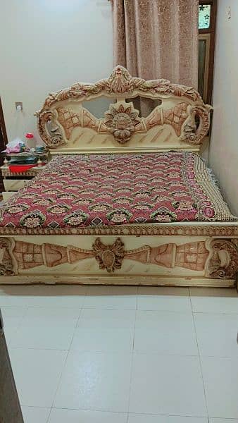 Queen Size Royal Design Golden Bed 1