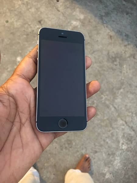 Iphone 5SE 10/10condition water pack non pta only sale 1