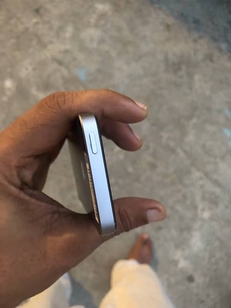 Iphone 5SE 10/10condition water pack non pta only sale 2