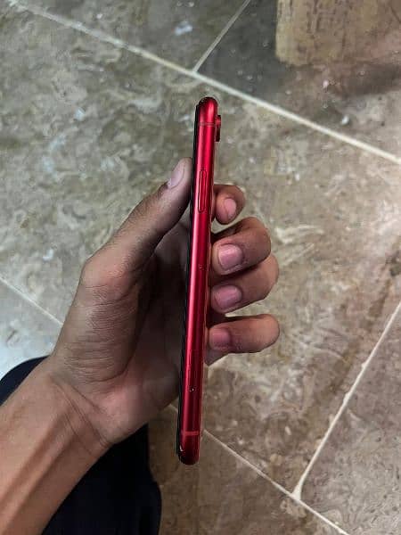 iphone XR 64 gb factory unlock 93% battery 3