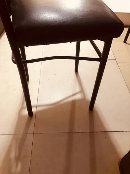 6 Chairs only 1 Year used soiled iron chair very heavy r Dureable 1