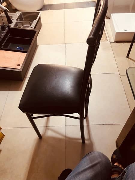 6 Chairs only 1 Year used soiled iron chair very heavy r Dureable 2
