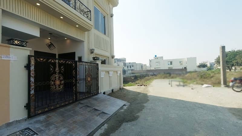 Prime Location 3 Marla House In Beautiful Location Of Formanites Housing Scheme - Block J In Lahore 1