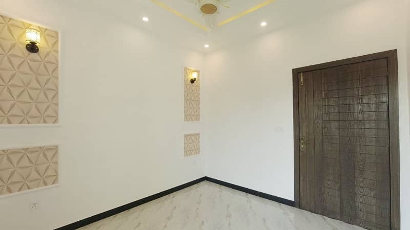 Prime Location 3 Marla House In Beautiful Location Of Formanites Housing Scheme - Block J In Lahore 13