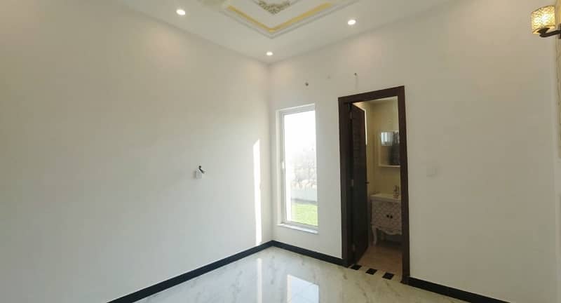 Prime Location 3 Marla House In Beautiful Location Of Formanites Housing Scheme - Block J In Lahore 17