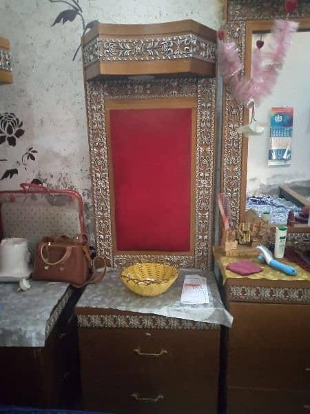 bed set and mirror urgent sale 3