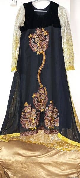 Fully embroidered dress available to deliever 0
