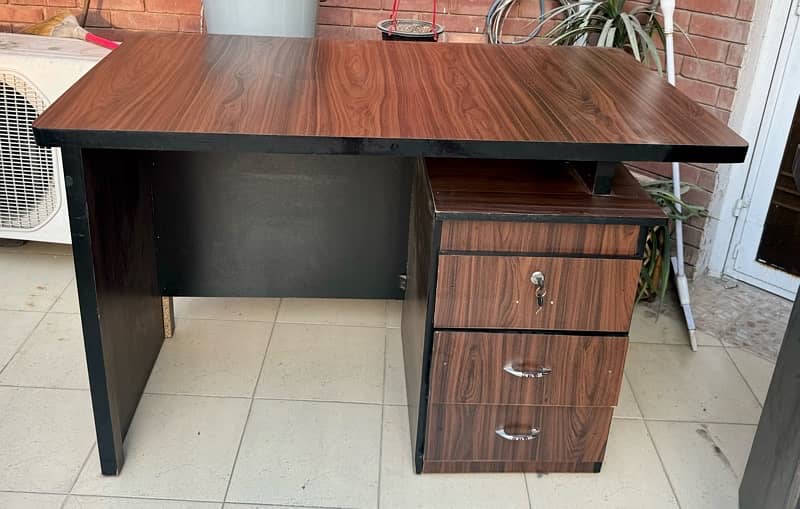 office table plus computer table with executive chair for sale 7