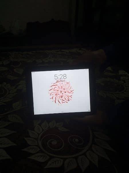 ipad 2  good condition. . . for sale 8