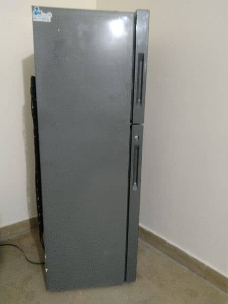 Haier E-Star HRF-276 Refrigerator - Excellent Condition, Great Price! 1