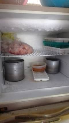 Selling refrigerator in good condition dawlance in karachi 03472664406