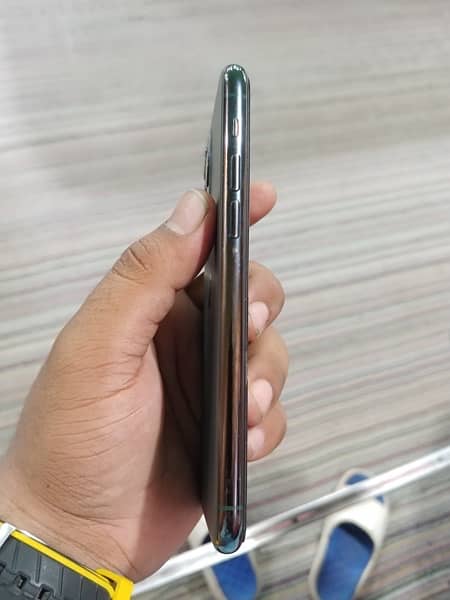 Iphone 11Pro 10/9 64GB Non PTA WITH CHARGER Only 5