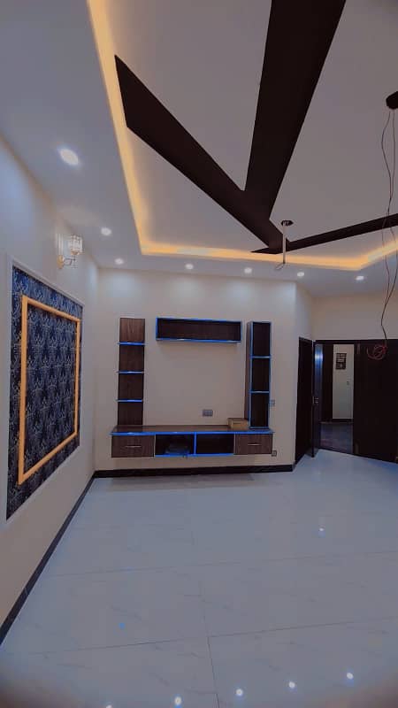 10 Marla full House For rent available 5 bedroom 2 TV launch 2 kitchen 1 drawing brand new fast entry House available 3 car park location Nawab town near raiwind road only office family 30