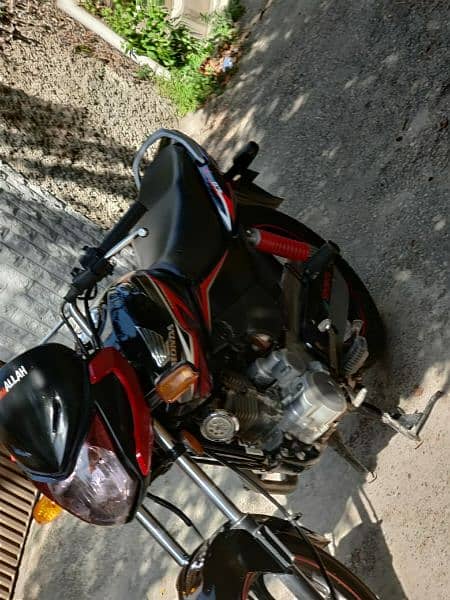 Honda CB 125F 5