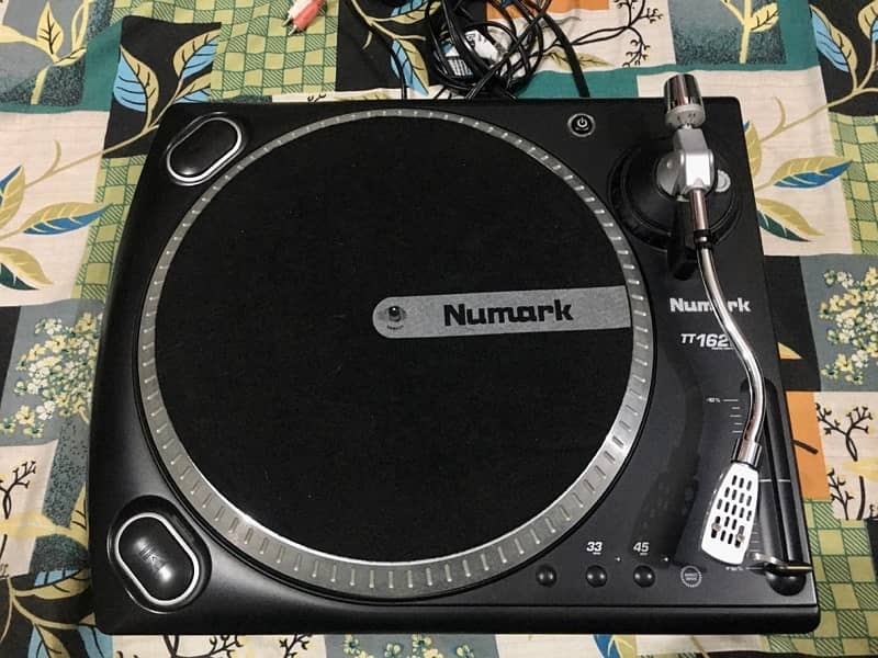 Numark Quartz Direct Drive turntable 1